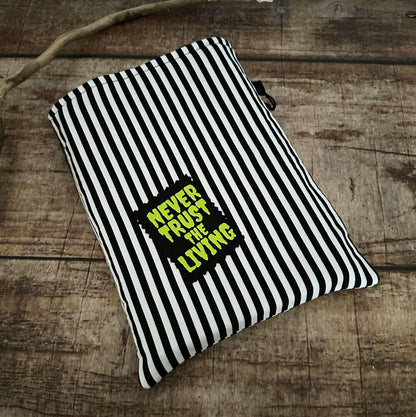 Buchtasche Buchhülle Strange & Unusual Streifen A5