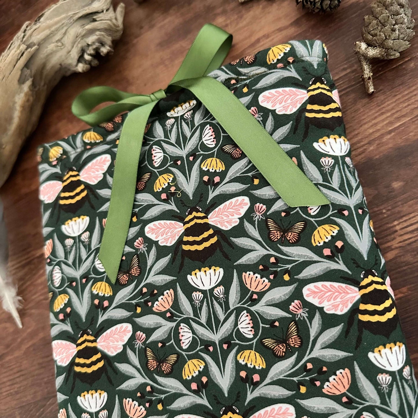 Büchertasche Buchhülle Tell the bees  A5 cottagecore