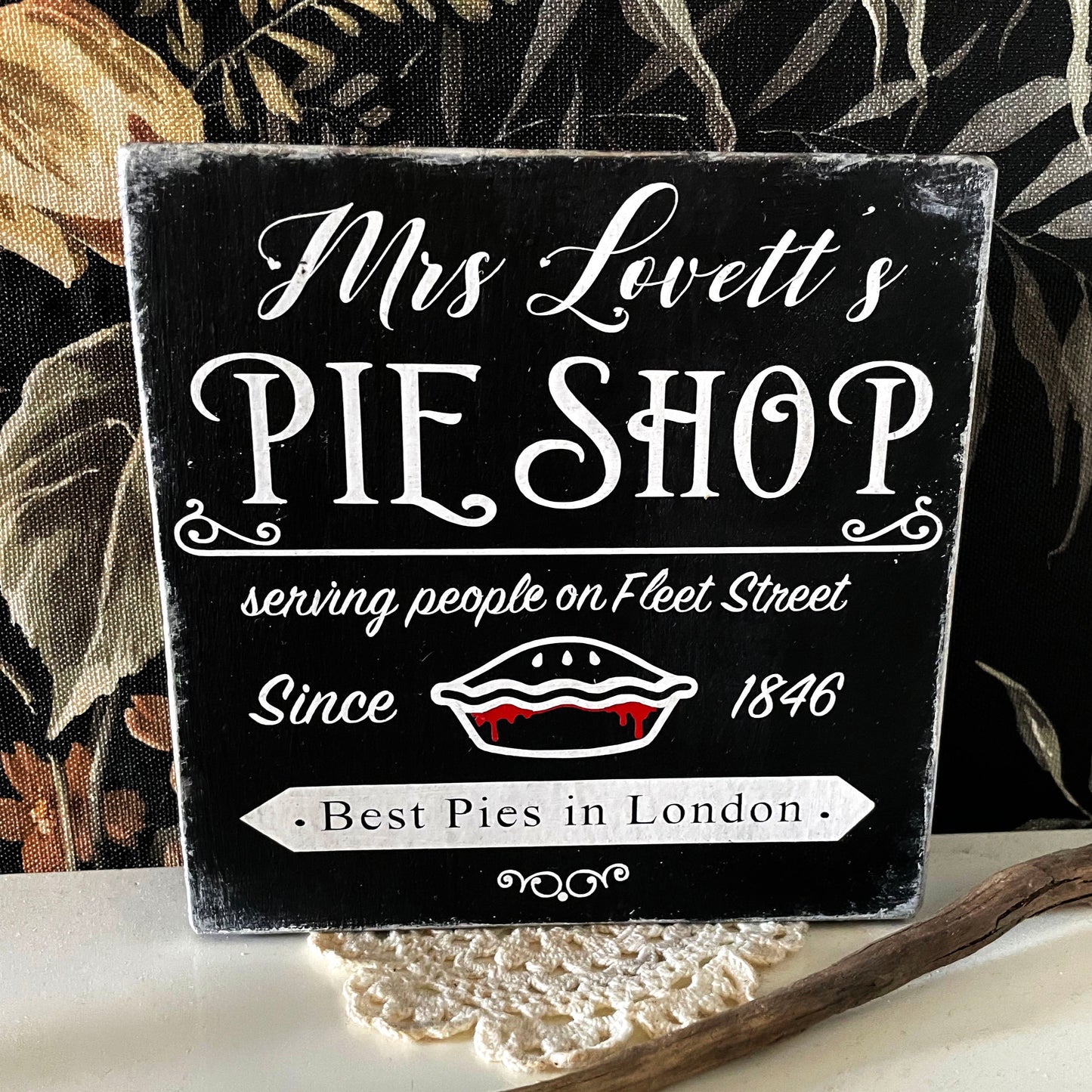 Holzschild Mrs. Lovetts Pie Shop Sweeney Todd Dekoschild Gothic Farmhouse