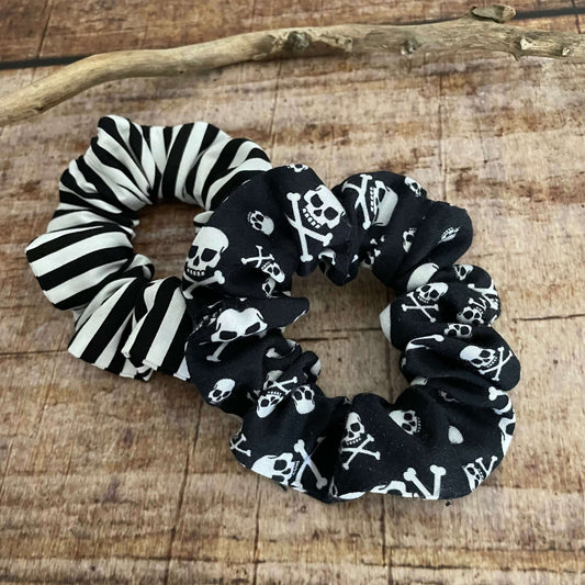 Scrunchies 2er Set Totenköpfe & Streifen