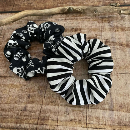Scrunchies 2er Set Totenköpfe & Streifen