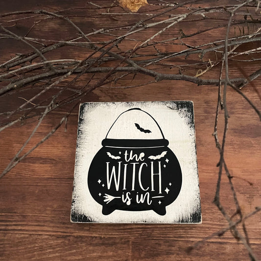 Mini Holzschild Block The witch is in Halloween