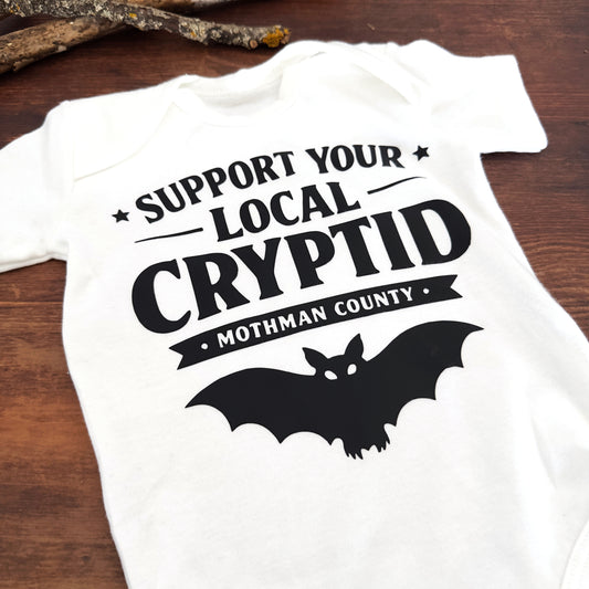 Kurzarmbody Support your local cryptid weiß