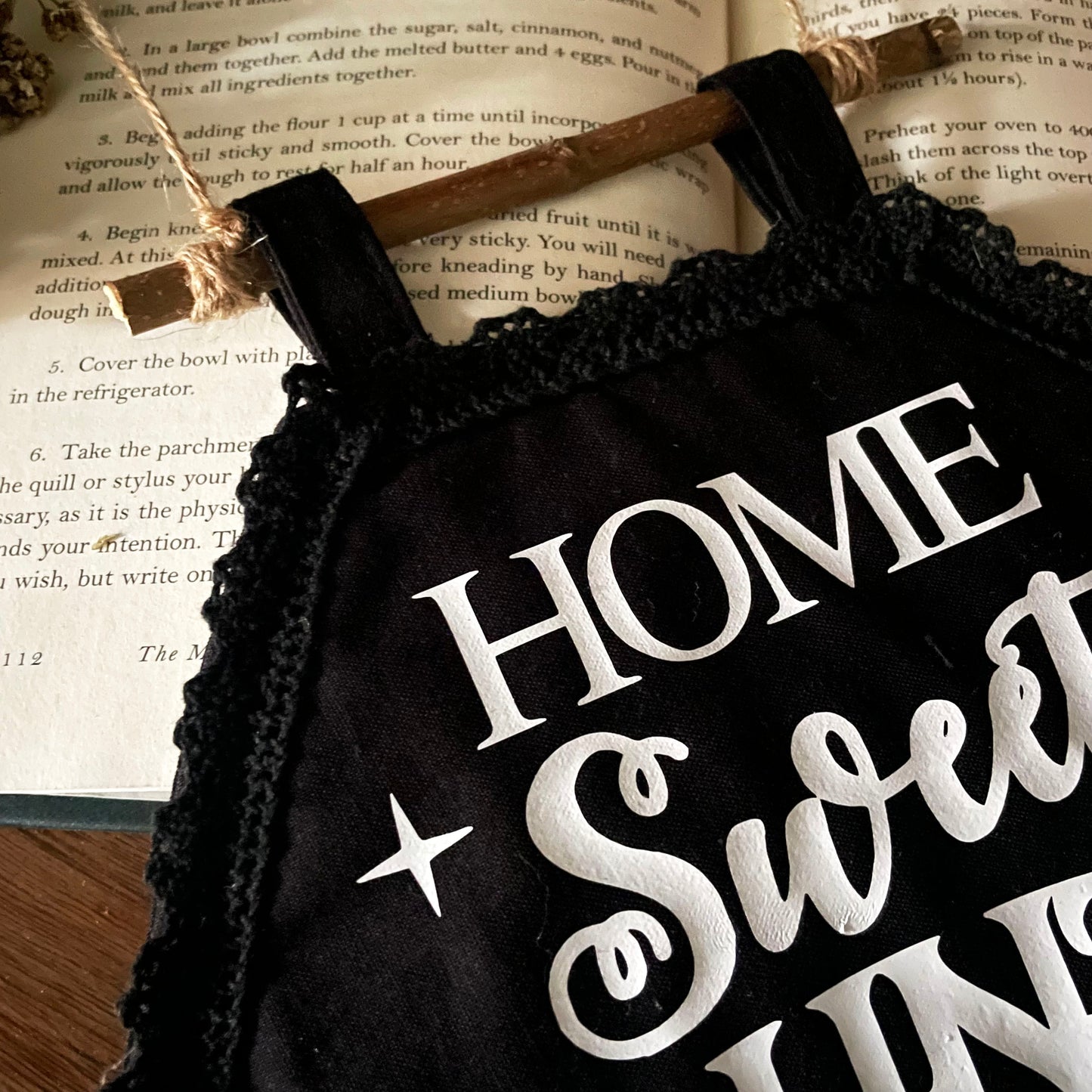 Wanddekoration Banner Sarg Home sweet haunted home