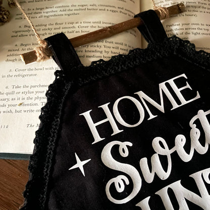 Wanddekoration Banner Sarg Home sweet haunted home
