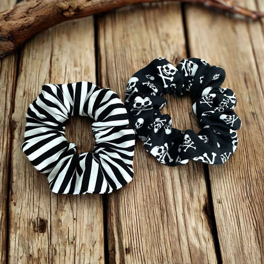 2er Set Scrunchies Streifen & Totenköpfe