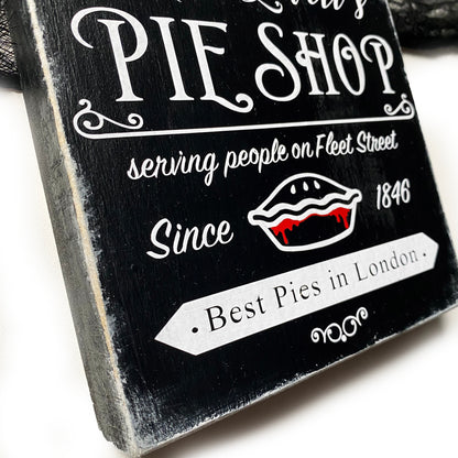 Holzschild Mrs. Lovetts Pie Shop Sweeney Todd Dekoschild Gothic Farmhouse